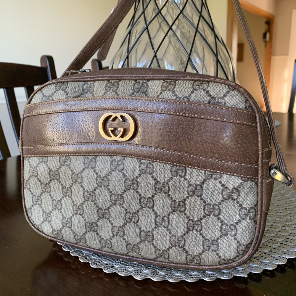 Gucci stunning vintage authentic monogram shoulder Bag the perfect size